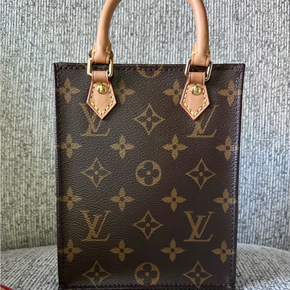 Louis Vuitton Petit Sac Plat